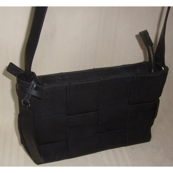 Lucky Brand Anae Black Woven Denim Crossbody Bag with Leather Strap & Charm - Picture 8 of 9